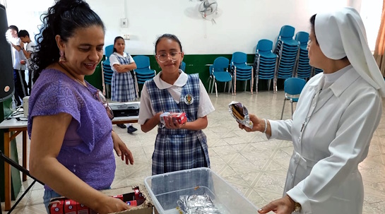 21/10/2024 Alimento para que los jóvenes vulnerables puedan estudiar