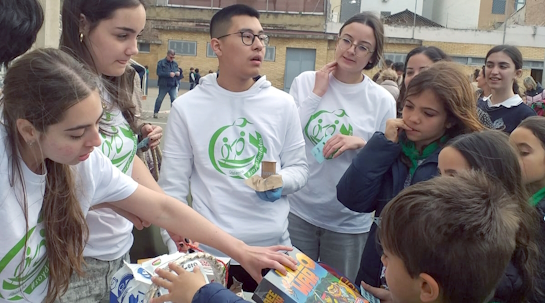 17/03/2025 El Colegio Santa Ana del Parque de Valencia tiende la mano a La Chinita