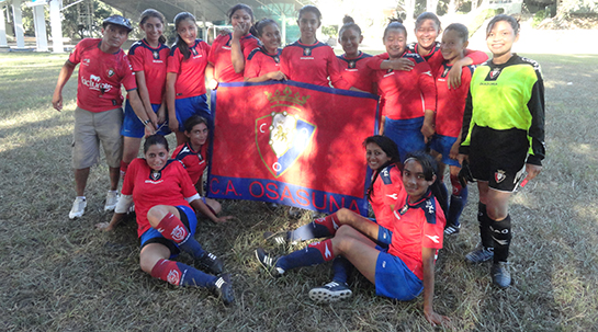 19/10/2015 El equipo femenino nicaragüense del Colegio Centroamérica se alza con la victoria.