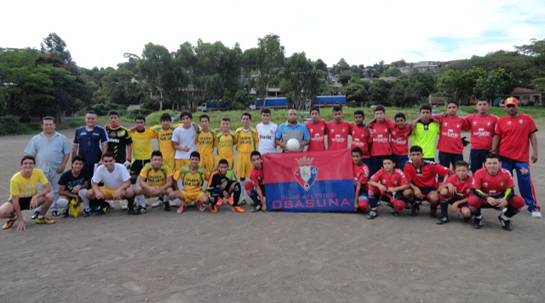 17/12/2013 Los niños de Fundación Juan Bonal disfrutan del fútbol en Nicaragua.