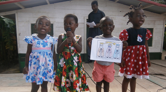 07/01/2014 Fundación Juan Bonal celebra la Navidad en el Colegio de Mbini.